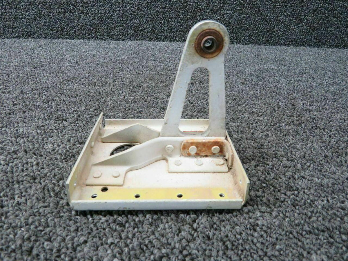 Piper 20293-000 Piper PA24 Bracket Aileron Hinge Inboard W/ Support