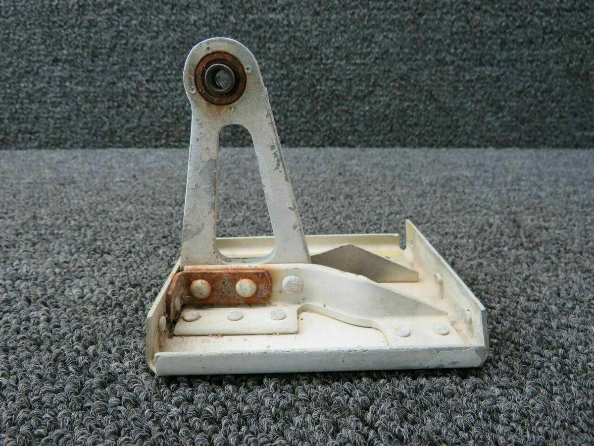 Piper 20293-000 Piper PA24 Bracket Aileron Hinge Inboard W/ Support