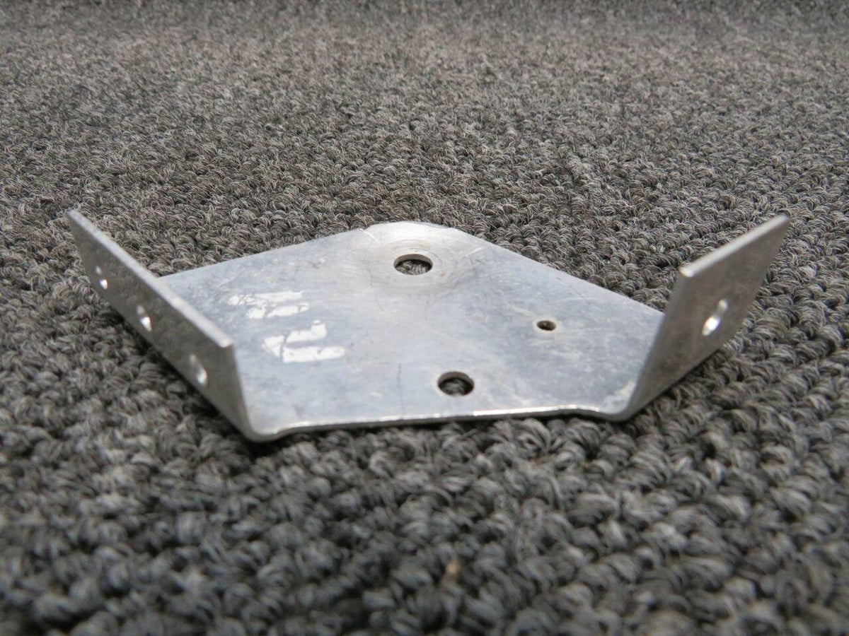 Cessna 2260116-2 Cessna R182 Bracket Pulley RH
