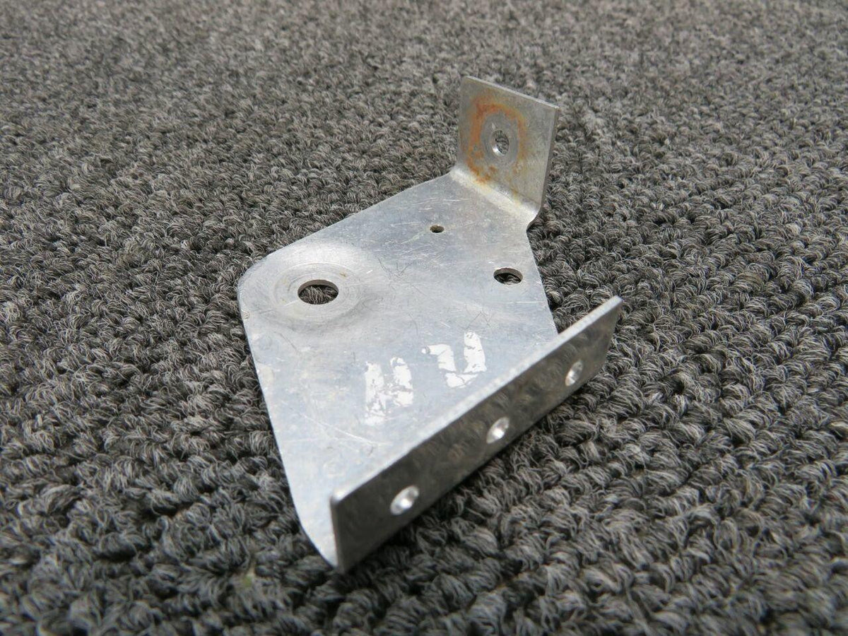 Cessna 2260116-2 Cessna R182 Bracket Pulley RH