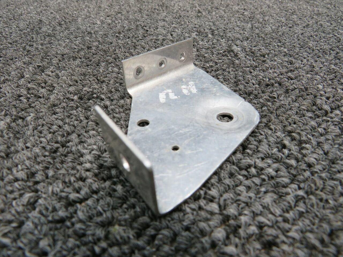 Cessna 2260116-2 Cessna R182 Bracket Pulley RH