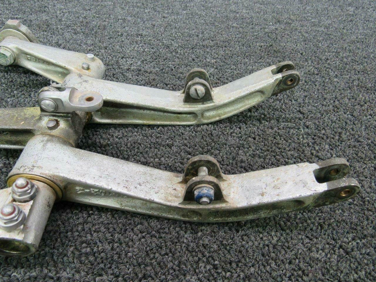 Beechcraft 35-524100 / 35-524108 Beech B35 Differential Arm Control Assy W/ Supports