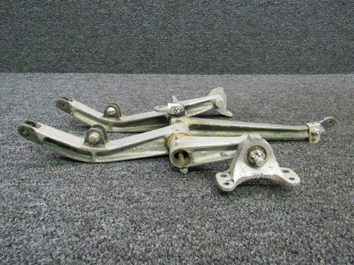 Beechcraft 35-524100 / 35-524108 Beech B35 Differential Arm Control Assy W/ Supports