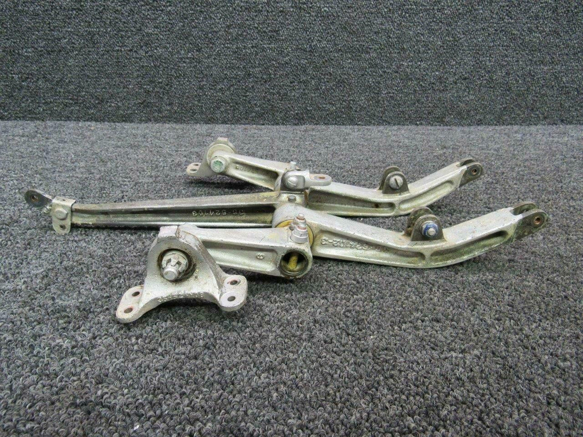 Beechcraft 35-524100 / 35-524108 Beech B35 Differential Arm Control Assy W/ Supports