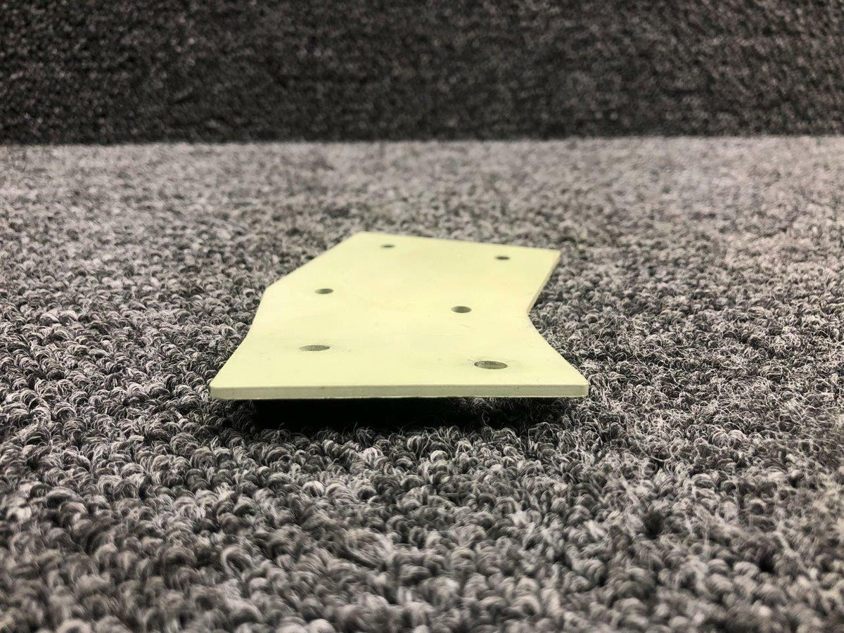 Cessna 0514232-2 Cessna 172S Seatbelt Restraint Attach Plate Assembly RH