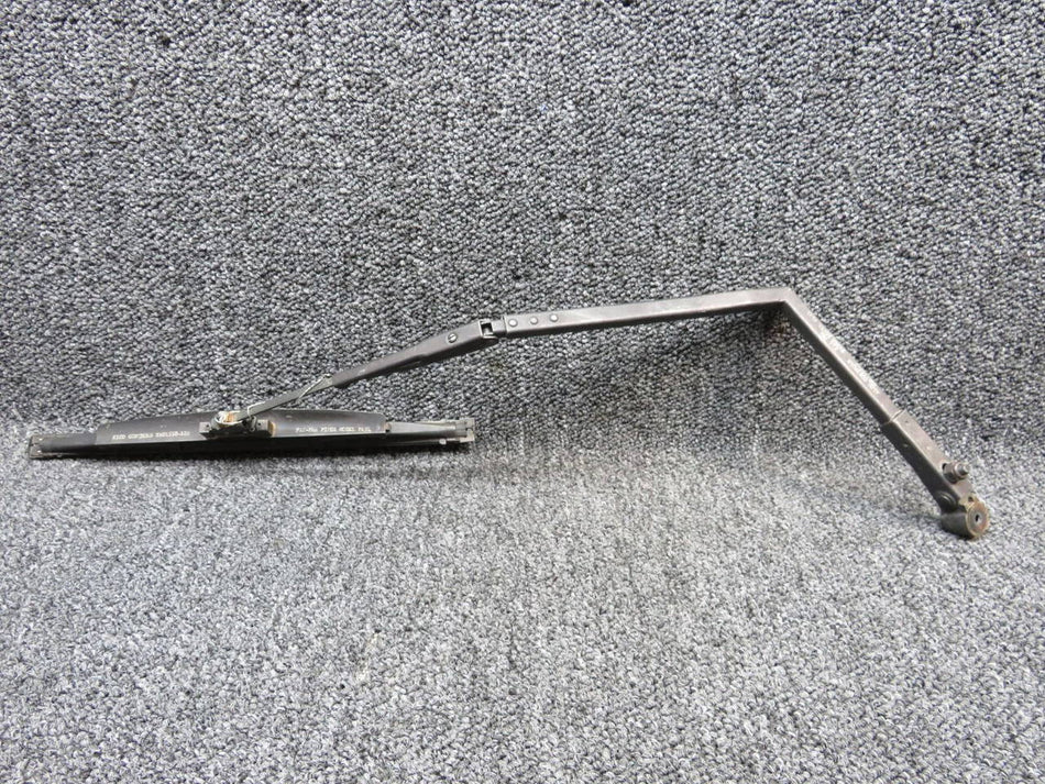 551-923, 452-918 Piper PA-31T Windshield Wiper Arm w Blade RH