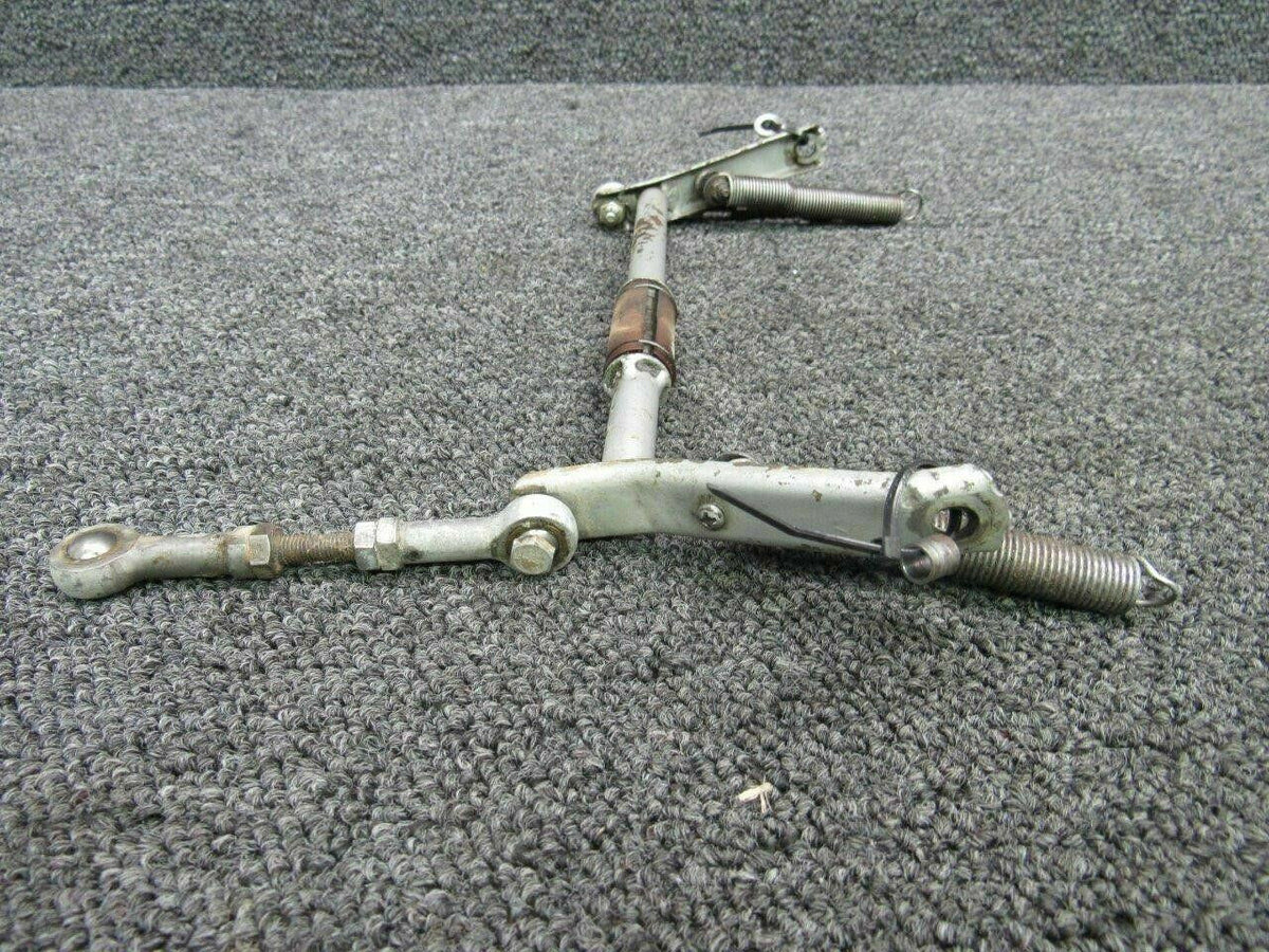 Piper 17795-000 Piper PA23-250 Link Main Gear Door Actuating