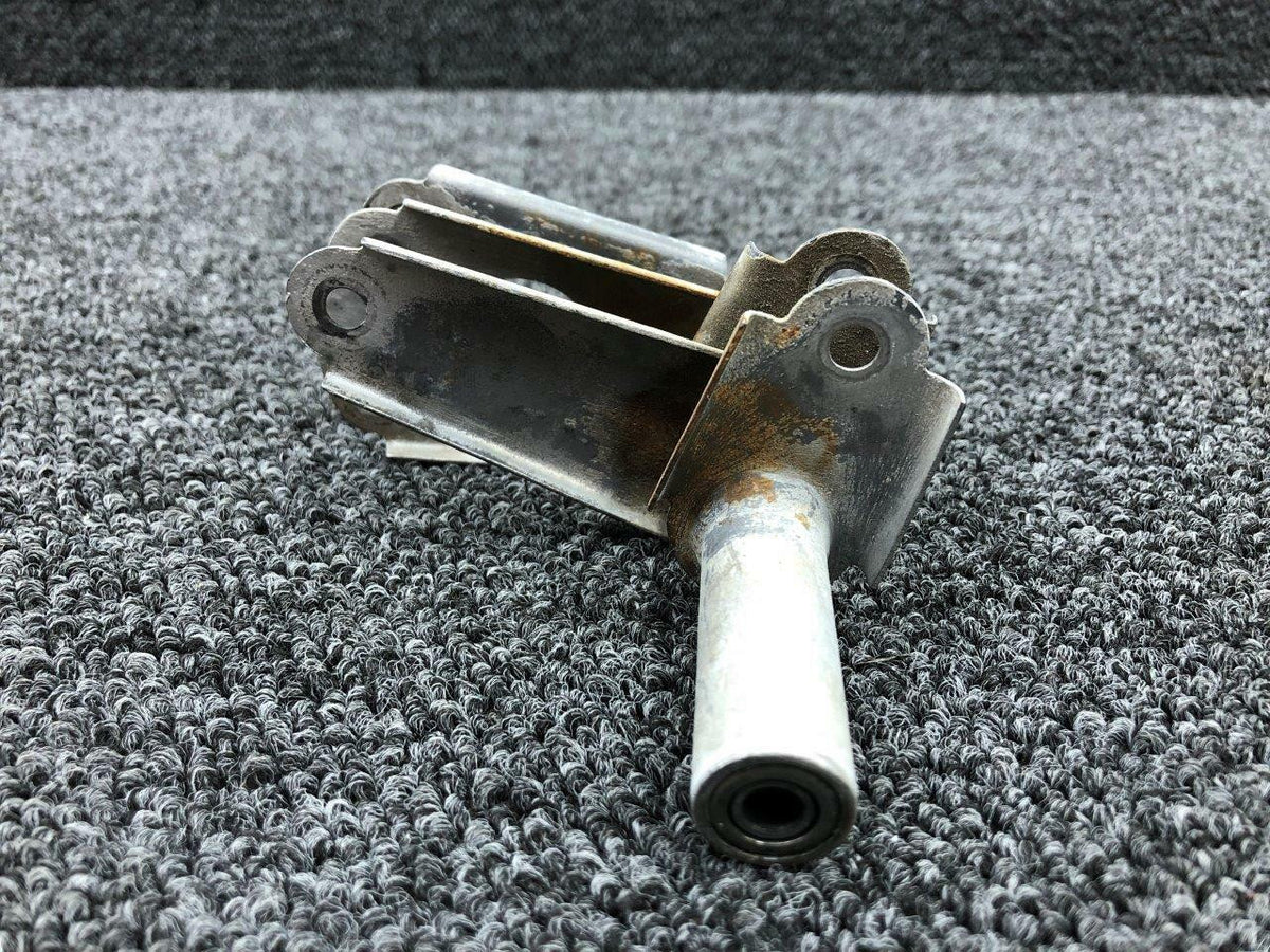 Cessna 0862100-10 Cessna 320 Flap Bellcrank Inboard RH BD
