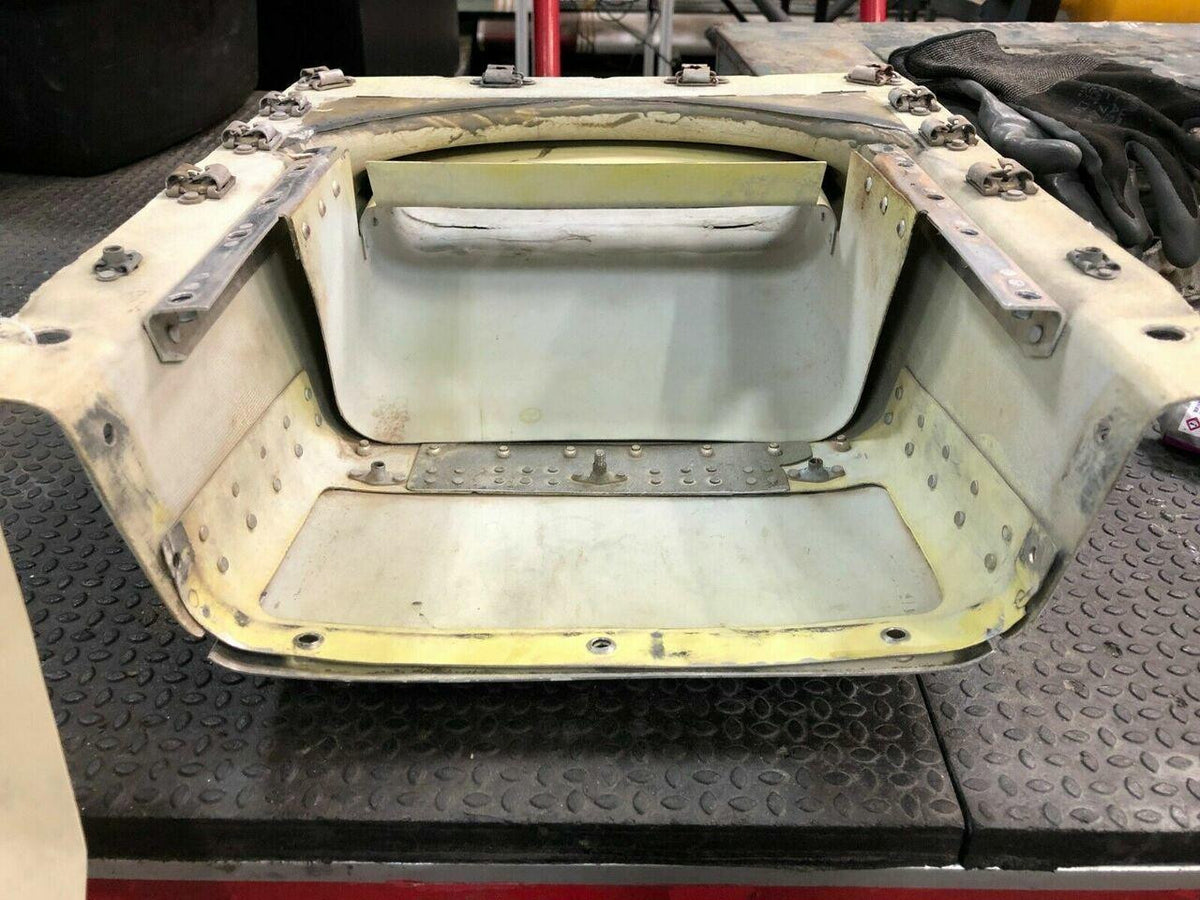 Beechcraft 58-910028-61 / 58-910029-23 Beech B58 Duct Induction Air Engine LH