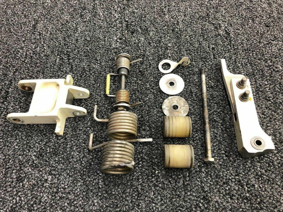 Beechcraft 60-810083-5 / 60-810083-10 Beech B58 Main Gear Uplock / Retract Set RH