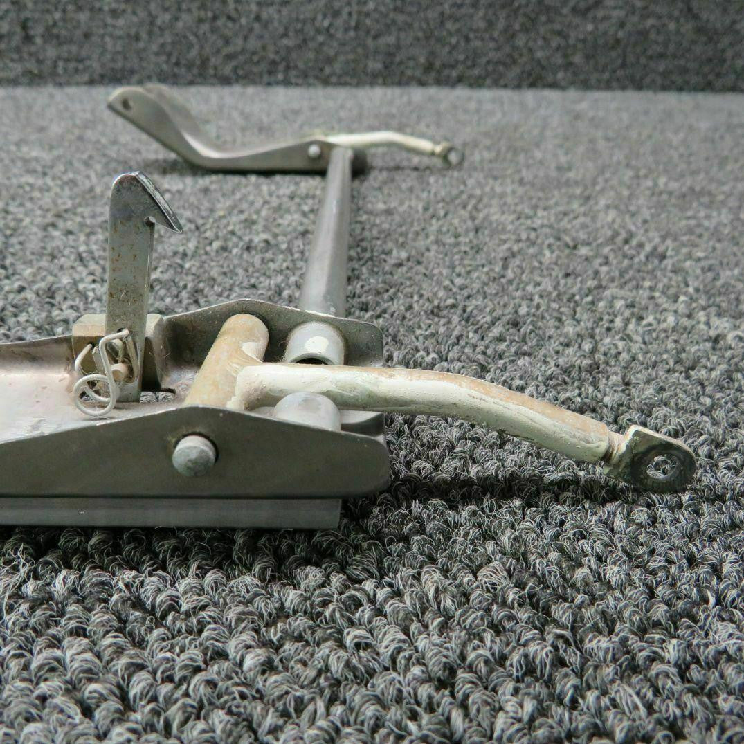 Beechcraft Beech A36 Latch Assy Window LH P/N 002-430055-31