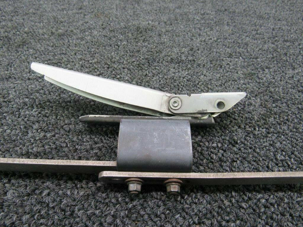 Beechcraft H2109-4 Beech V35B Cowling Latch RH W/ Rods and Handle