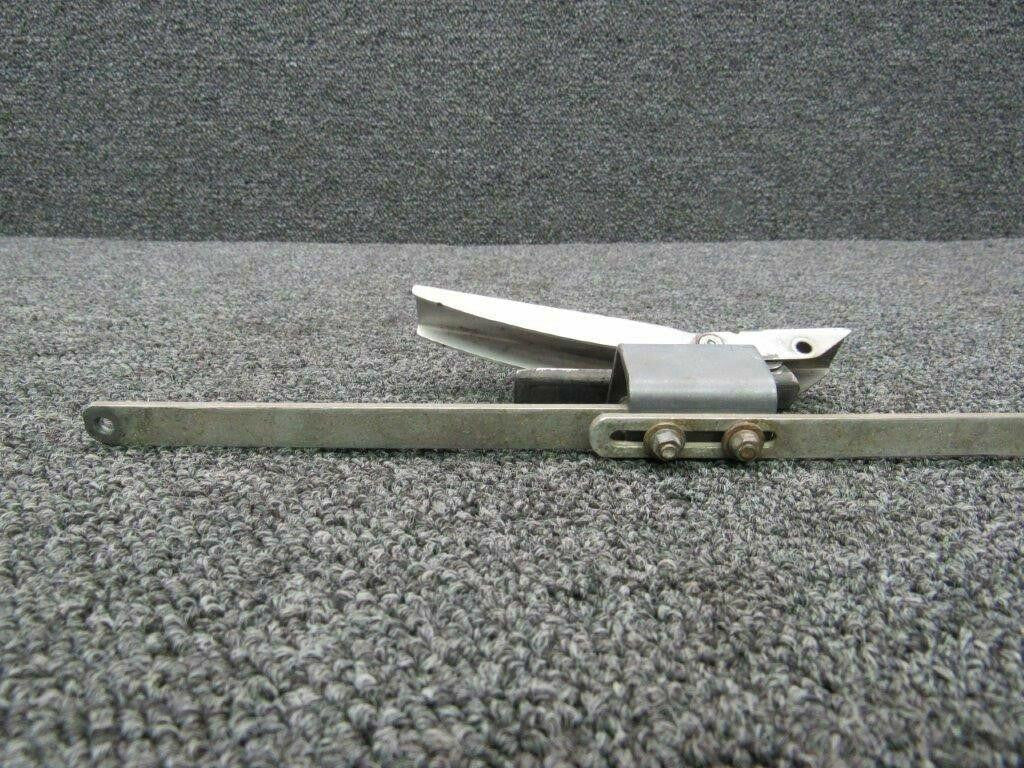 Beechcraft H2109-4 Beech V35B Cowling Latch RH W/ Rods and Handle