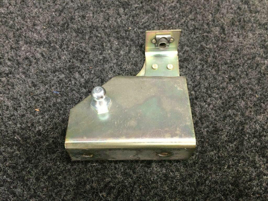 Cirrus Cirrus SR22 Cabin Door Attach Bracket LH P/N 20272-001