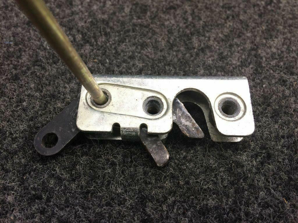Cirrus Cirrus SR22 Latch Rotary LH P/N 20267-003