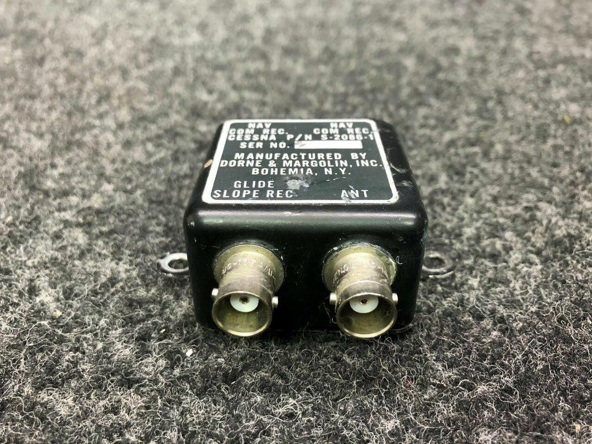 Cessna S-2086-1 Cessna 210L Dorne and Margolin Antenna Coupler