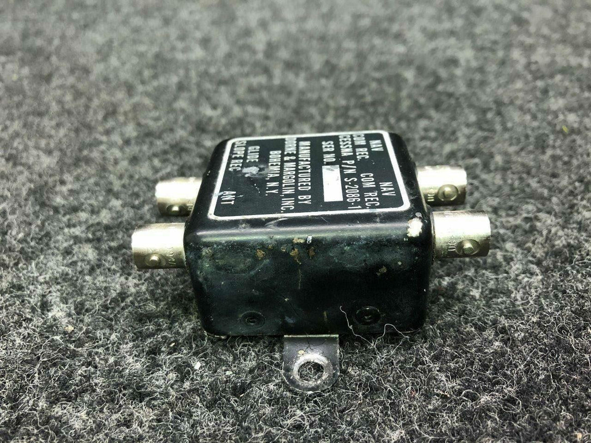 Cessna S-2086-1 Cessna 210L Dorne and Margolin Antenna Coupler