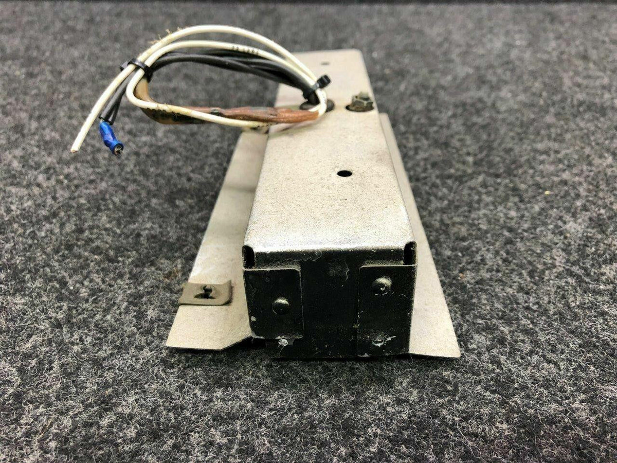 Cessna 0711777-3 Cessna 210L Housing Assy Light Instrument Panel Volts 28