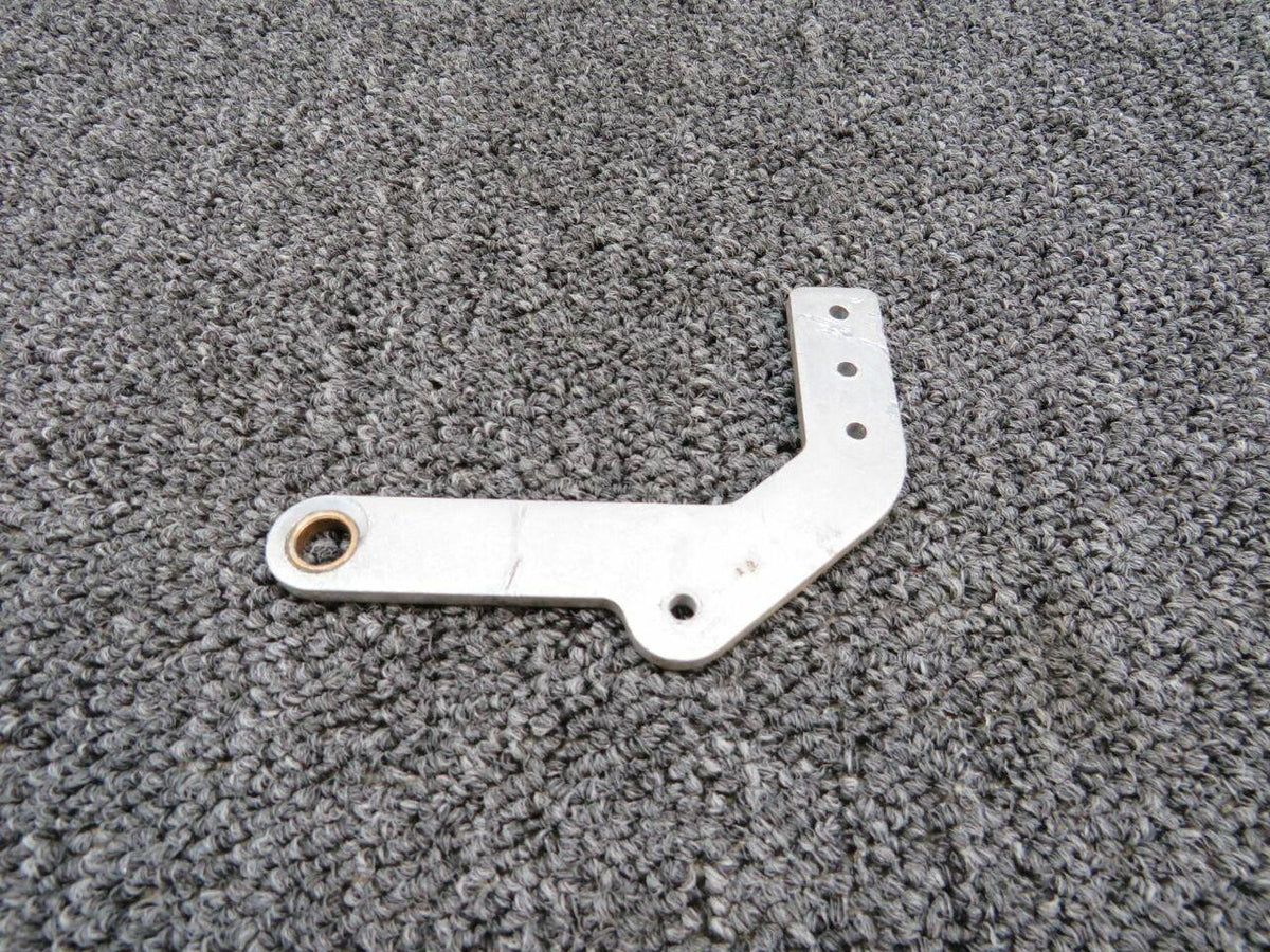 Cessna 2213106-2 Cessna TR182 RH Center Bracket Hinge