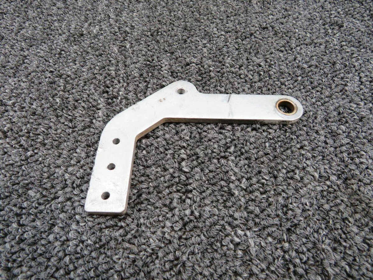 Cessna 2213106-2 Cessna TR182 RH Center Bracket Hinge