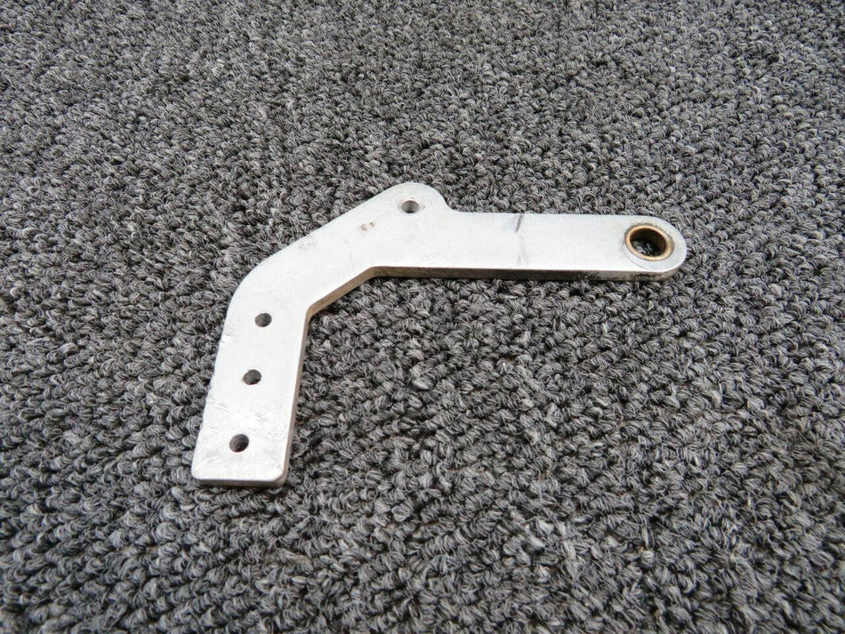 Cessna 2213106-2 Cessna TR182 RH Center Bracket Hinge