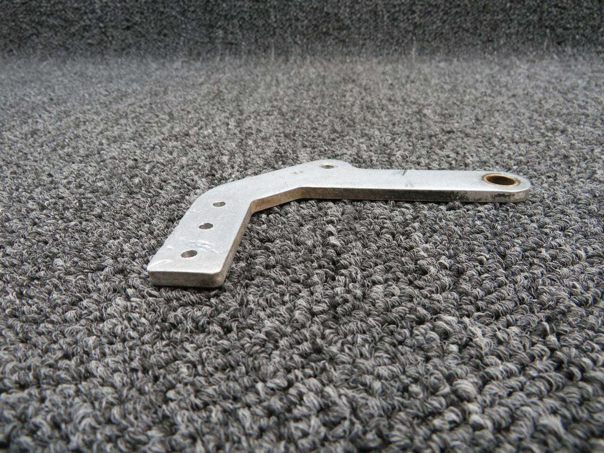 Cessna 2213106-2 Cessna TR182 RH Center Bracket Hinge
