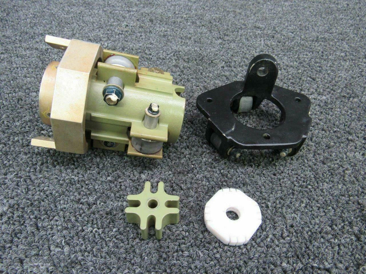 Beechcraft 60-524160-3 Beech A36 Collar Control Tube Assy LH / RH W/ Connector and Support