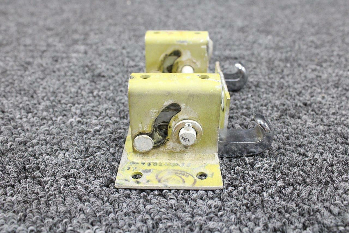 Beechcraft 102-430304-33 Beech 58P Cabin Door Latch Assy Upper
