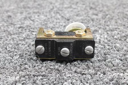 Beechcraft 102-364013-601 Beech 58P Baggage Door Light Switch Volts 28