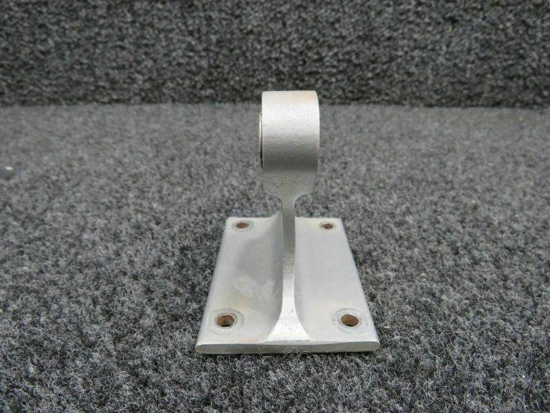 0322706-1 Cessna 195 Aileron Hinge Bracket RH Outboard