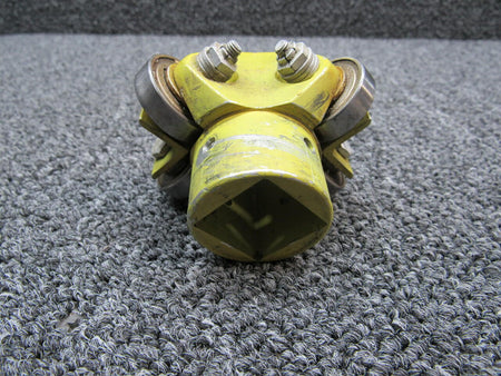 Piper 20963-000 Piper PA24-250 Control Wheel Roller Attachment Fitting RH