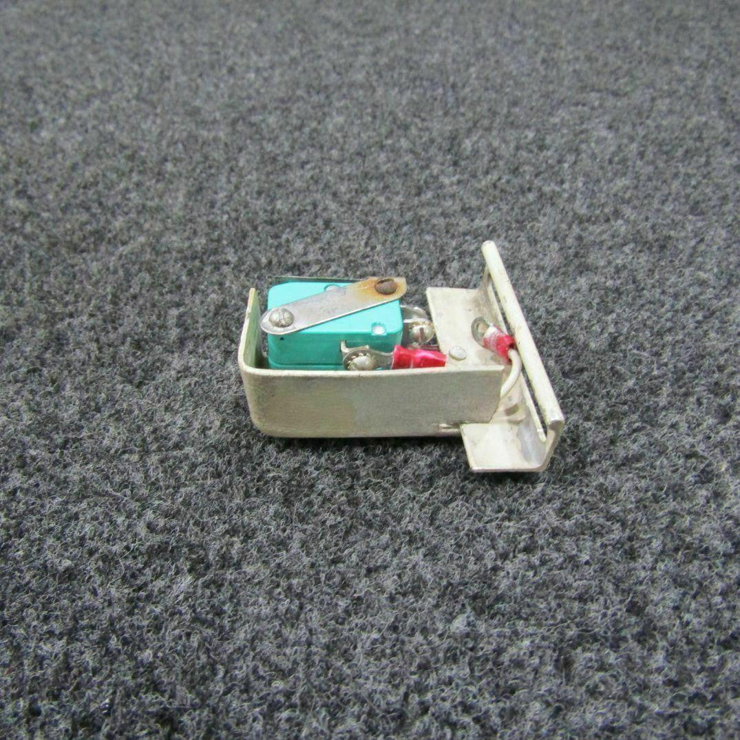 Piper V3-1001 Piper PA-31T Nose Baggage Door Switch Assembly C20