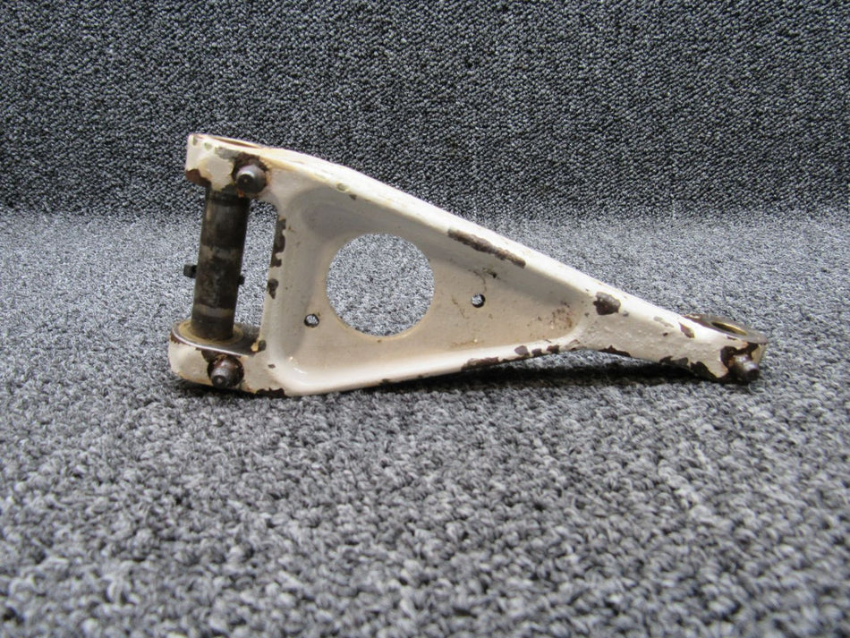 5141005-8, 5041120-1 Cessna Main Gear Torque Link Upper has Shaft RH