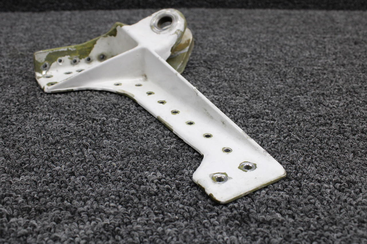 Cessna 5122725-4 Cessna 402C Main Gear Actuator Fitting RH