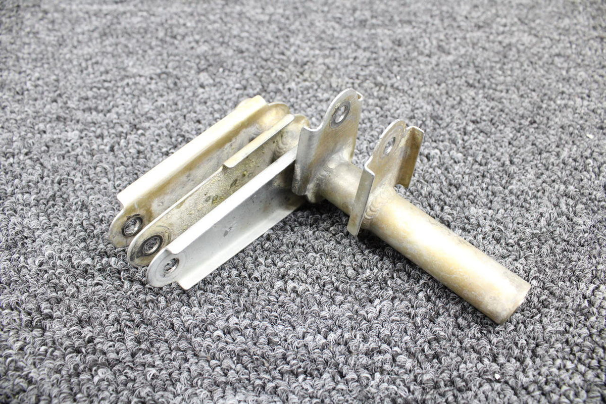 Cessna 0862100-92 Cessna 402C Flap Bellcrank Assembly Middle RH WS 91.75