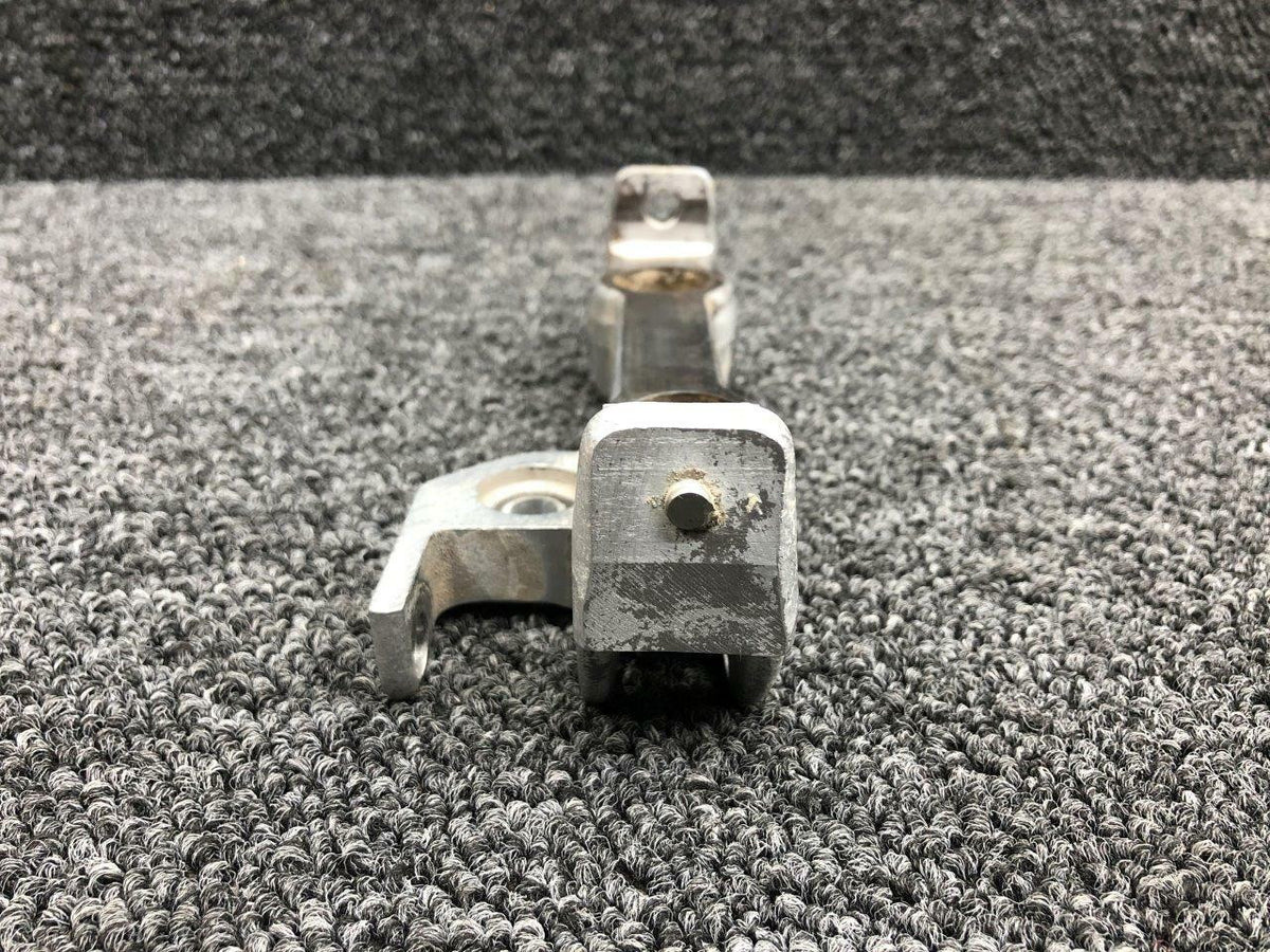 Cessna 1241403-2 Cessna T210F Main Gear Adjusting Plate RH