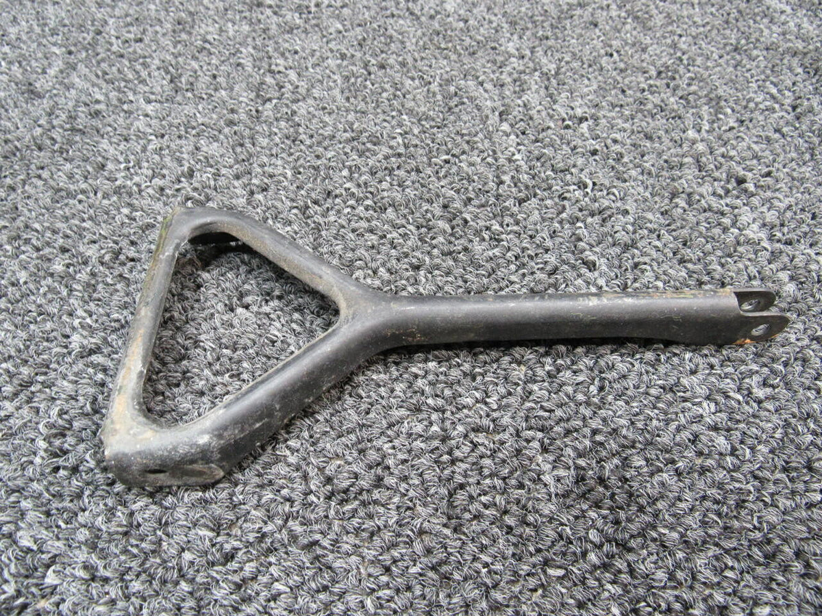 Cessna 0713629-1 Cessna 182P Rudder Pedal Link RH Dual Controls