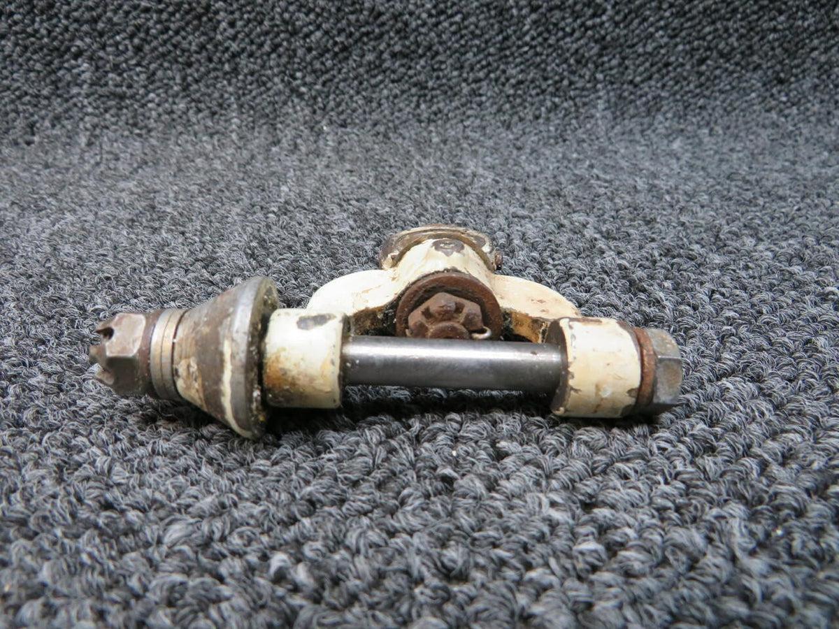 Beech 35-825007 / 35-825045 Beech 76 Nose Gear Steering Yoke