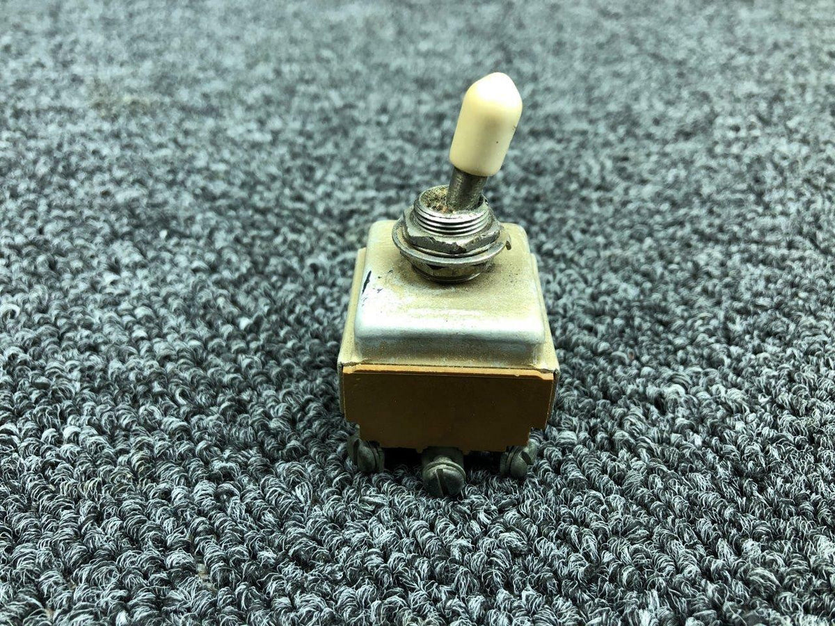 Eaton MS25068-23 Cessna 421B Eaton Toggle Switch Assembly Volts 28
