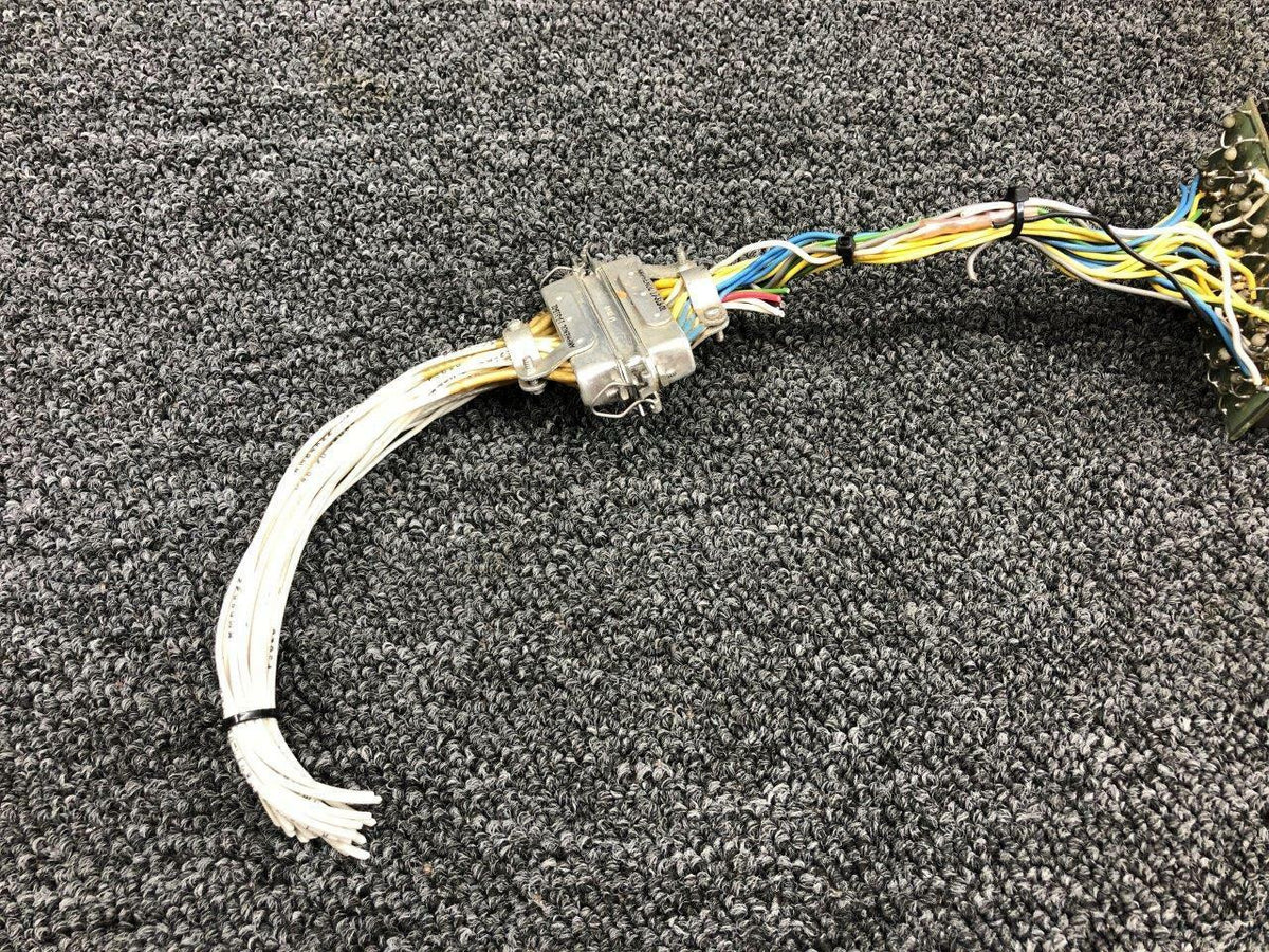Cessna 5618009-7 Cessna 421B Annunciator Panel Assembly W/ Wiring Harness Volts 28