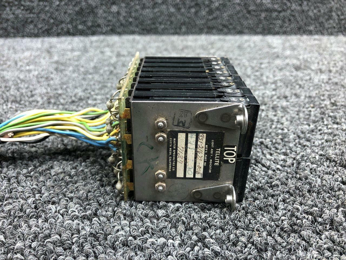 Cessna 5618009-7 Cessna 421B Annunciator Panel Assembly W/ Wiring Harness Volts 28