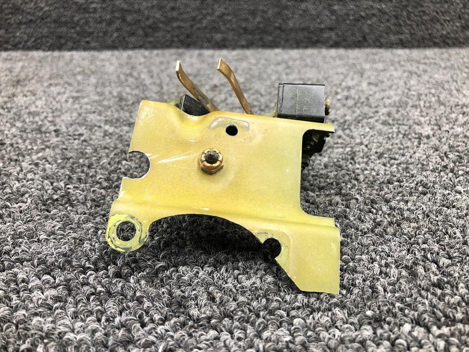 5115252-4 Cessna 421B Flap Actuator & Reduction Unit Switch Assembly W/ Bracket (Volts: 28)
