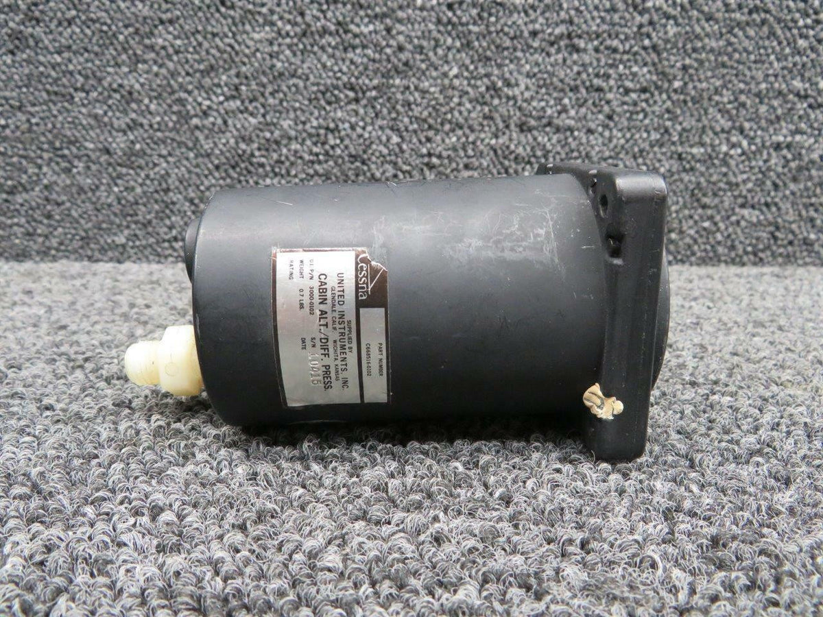 United Instruments C668516-0102 Use 3000-0102 Cessna 421B United Instruments Cabin Altitude Differential Pressure Indicator V 28