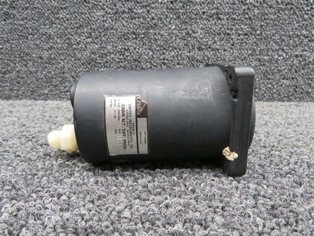 United Instruments C668516-0102 Use 3000-0102 Cessna 421B United Instruments Cabin Altitude Differential Pressure Indicator V 28