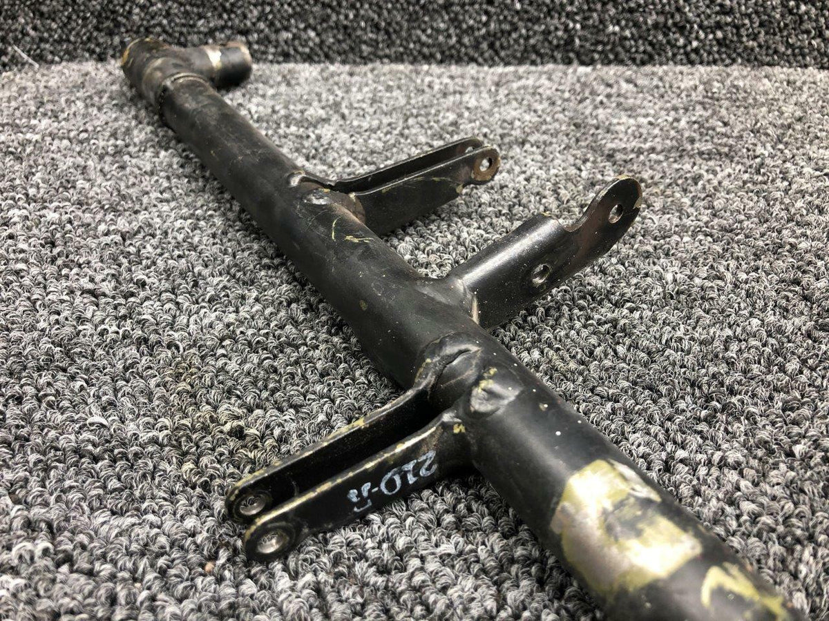 Cessna 1260418-8 Cessna T210N Rudder Bar Assembly RH