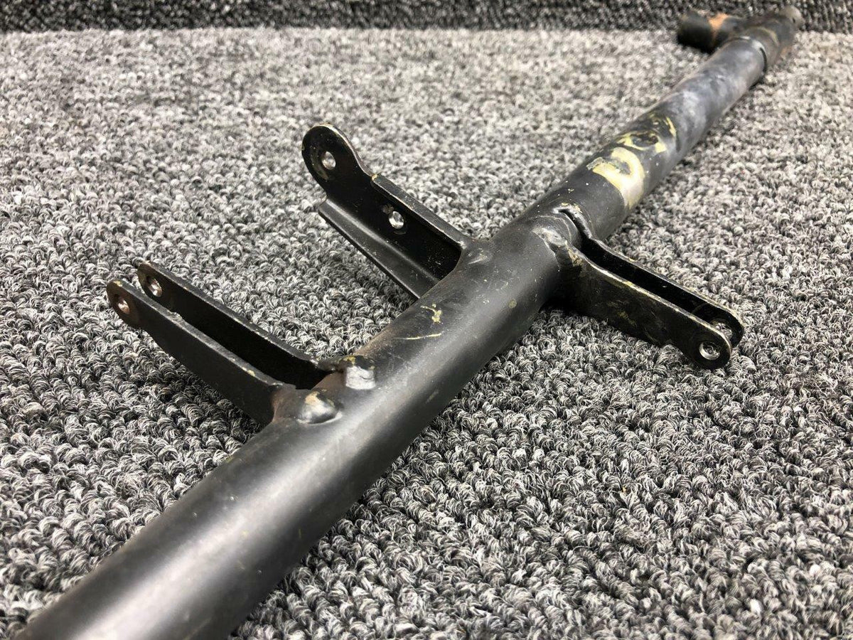 Cessna 1260418-8 Cessna T210N Rudder Bar Assembly RH