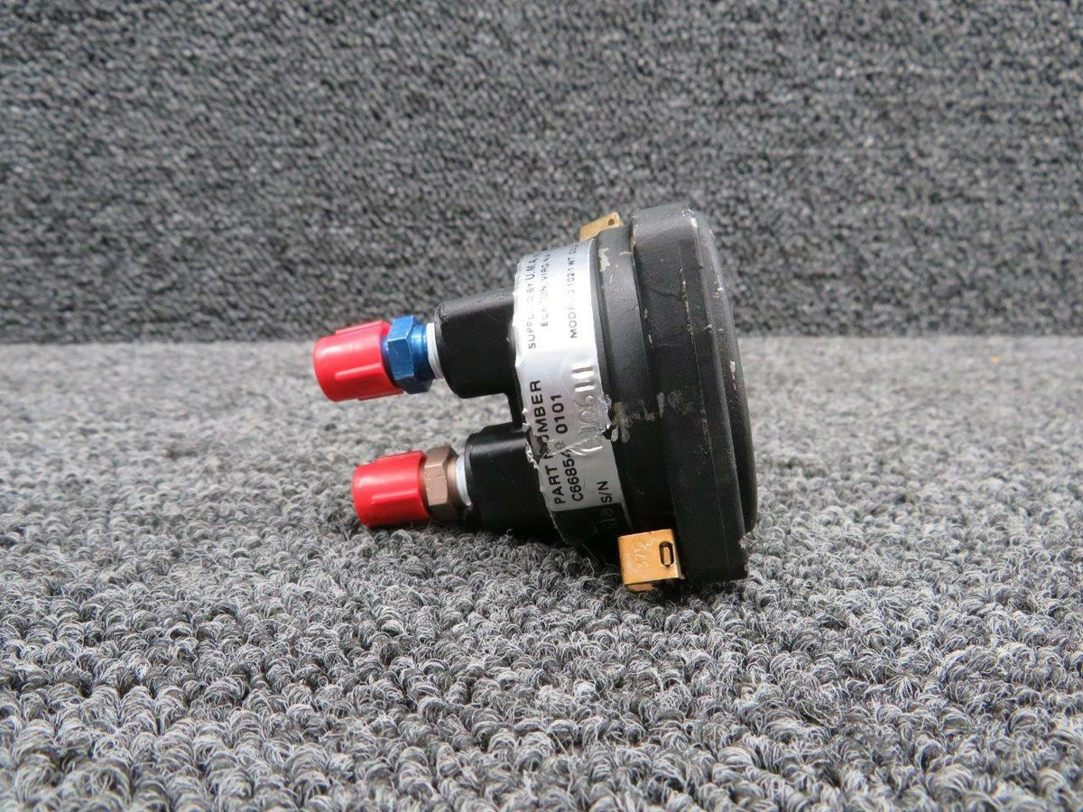 UMA Inc C668540-0101 USE 3-102-1 Cessna T210N UMA Inc Suction Gauge Volts 28