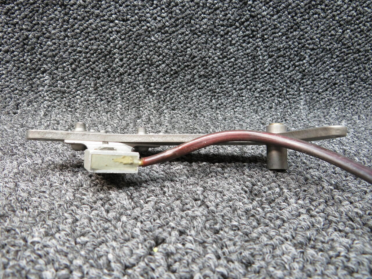 Continental 1241428-1 Cessna T210F Continental TSIO-520-C Pawl Assembly LH Uplock