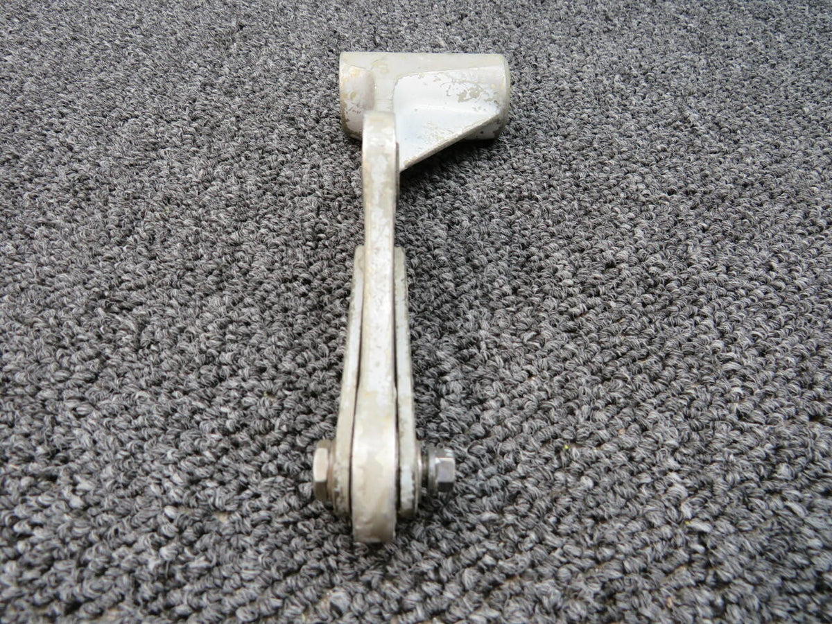 Cessna 0841104-4 / 0843500-28 Cessna 421B Bellcrank Assembly Rocker Arm W/ Link RH