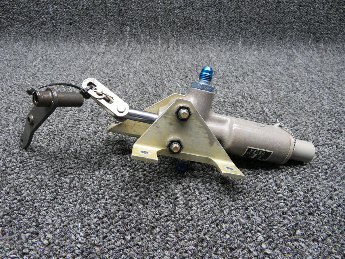 Cessna 1280109-3 USE 1280504-2 Cessna T210H Lock Cylinder Assembly W/ Brackets